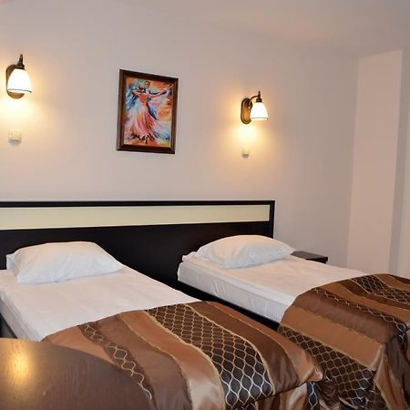 Hotel Vila Gardenia Oradea Exteriér fotografie
